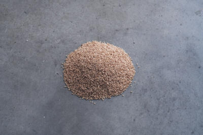 kleiner Haufen Bio Hirseschalen für Kissenfüllungen