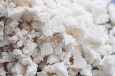 Detailaufname Naturlatexflocken für Frau Wolles Kissenfüllungen